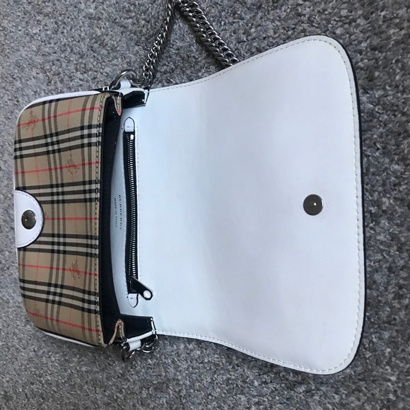 Authentic Burberry Link Shoulder Bag - Picture 3 of 16